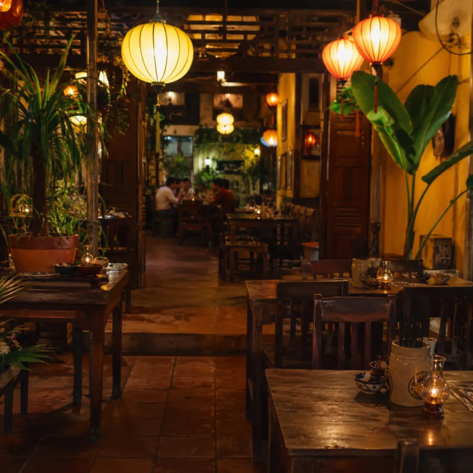 Bàn ăn tại Phan Chí Hùng